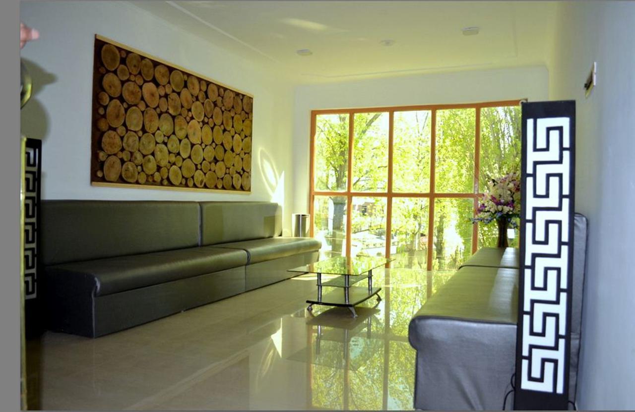 Hotel Green Leaf Srīnagar Dış mekan fotoğraf