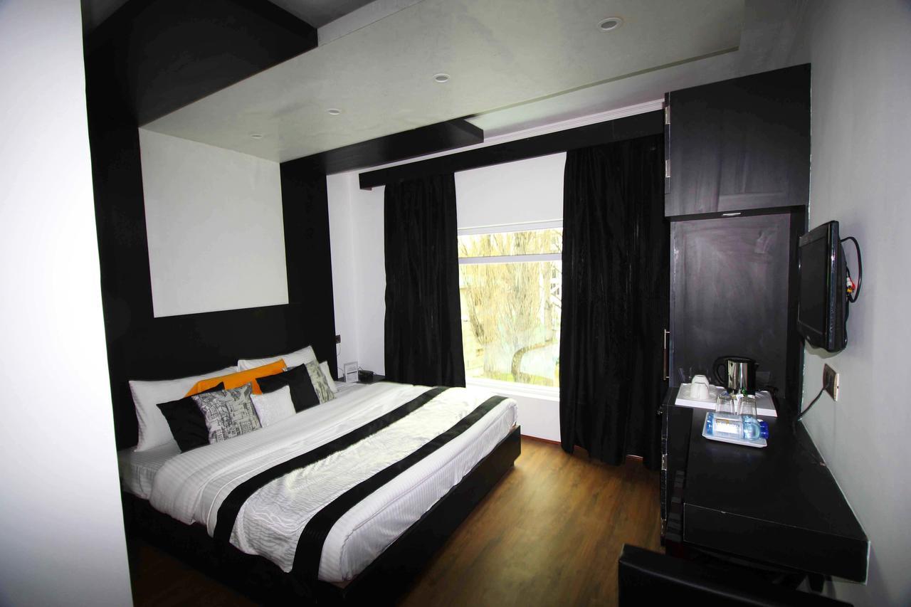 Hotel Green Leaf Srīnagar Dış mekan fotoğraf